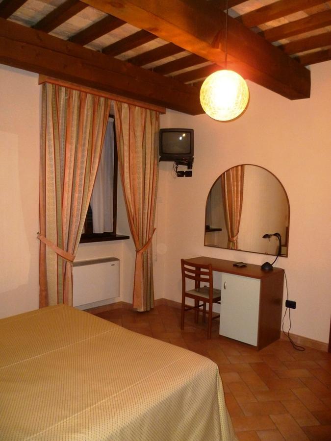 Hotel Santa Chiara SantʼAngelo in Vado 외부 사진